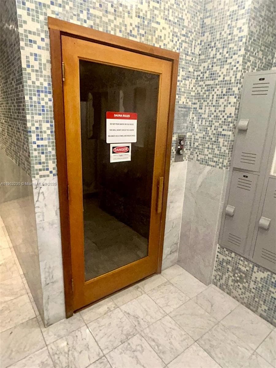 185 SW 7 ST # 1802, Miami FL 33130 — 33