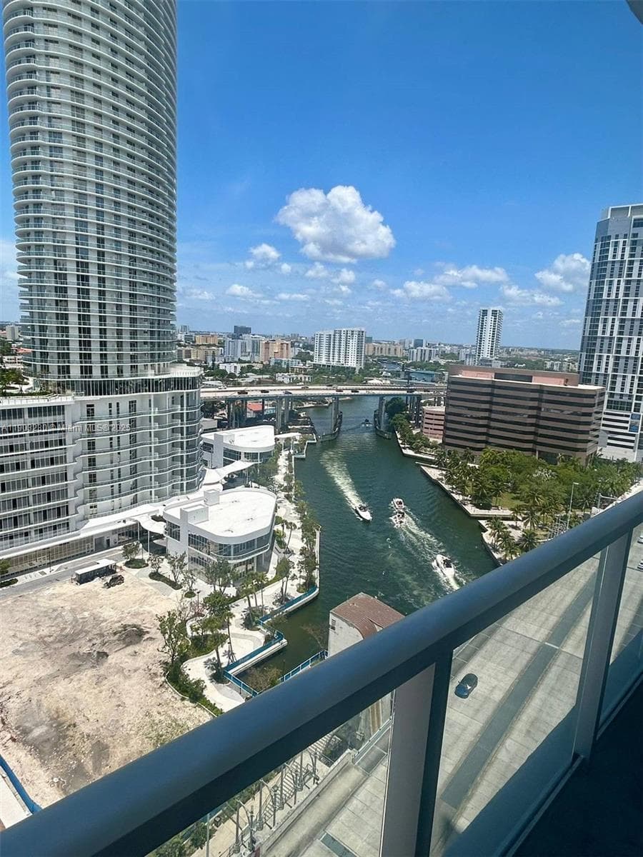 185 SW 7 ST # 1802, Miami FL 33130 — 25