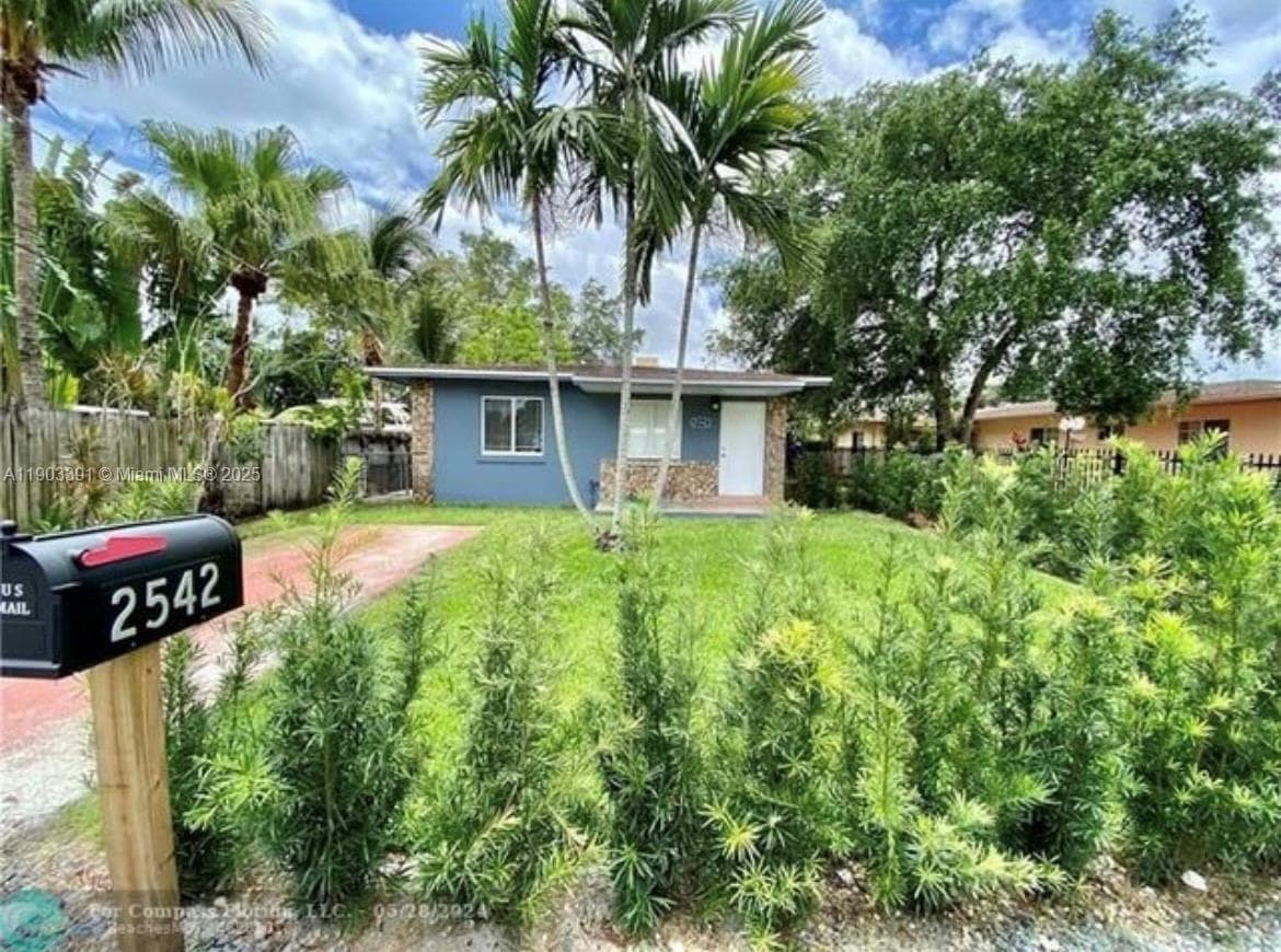 2540 NE 181st St, North Miami Beach FL 33160 — 1