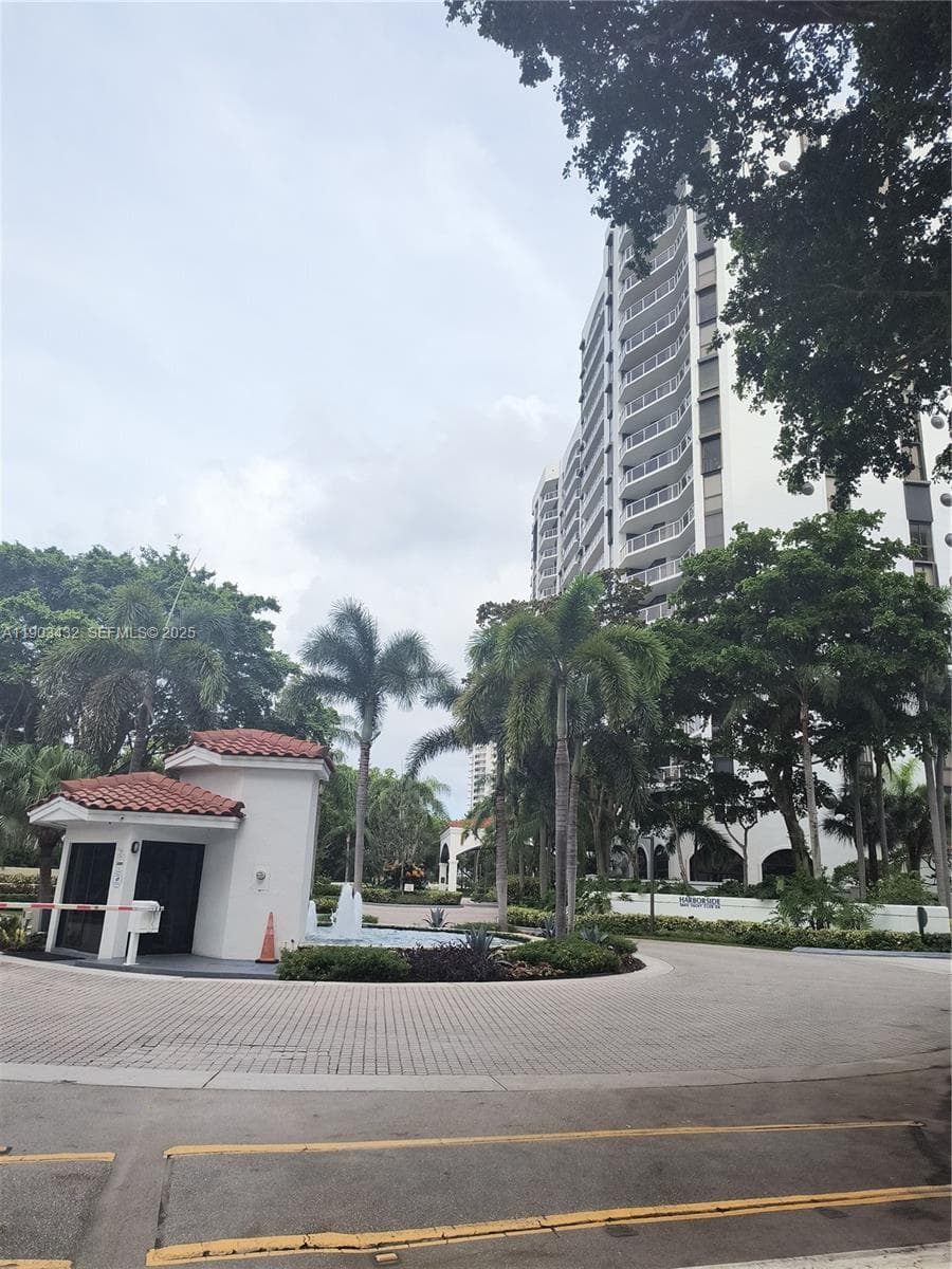 3610 Yacht Club Dr, Aventura FL 33180 — 2