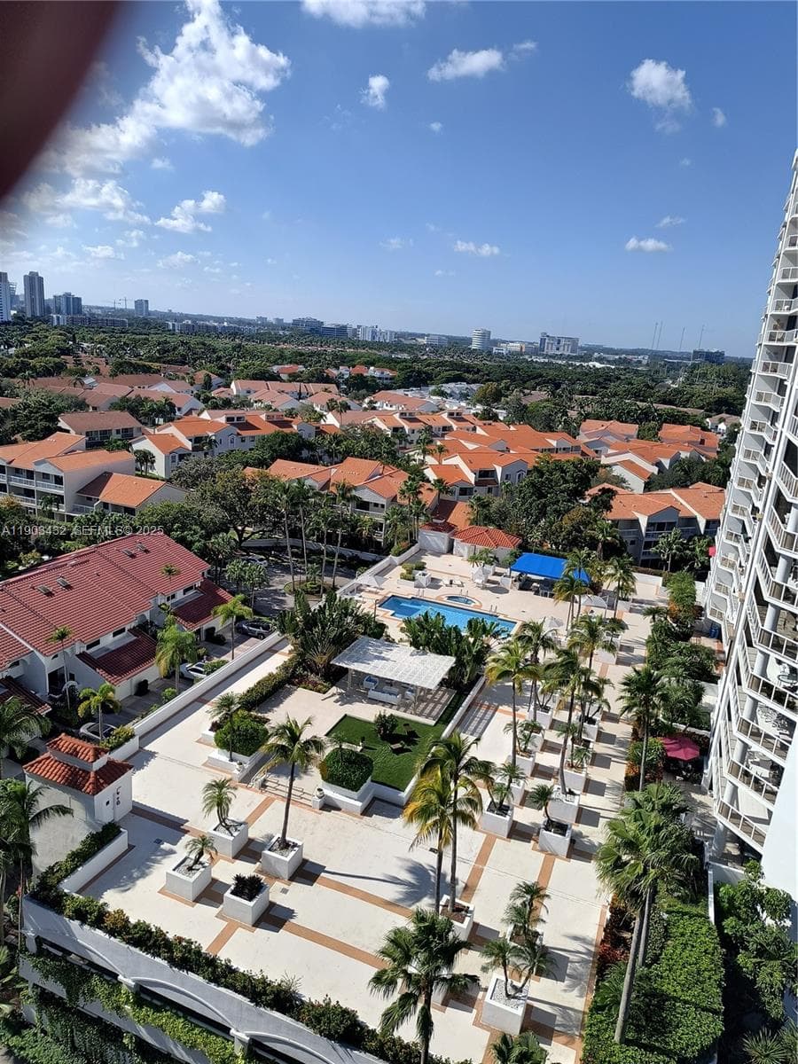 3610 Yacht Club Dr, Aventura FL 33180 — 42