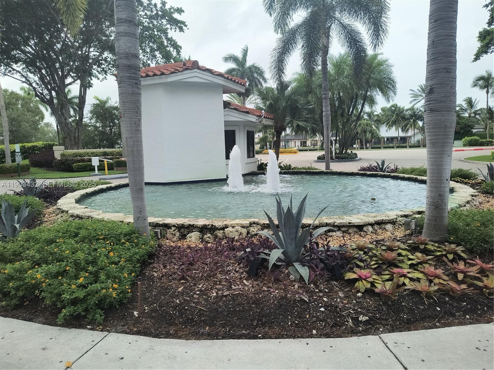 3610 Yacht Club Dr, Aventura FL 33180 — 3