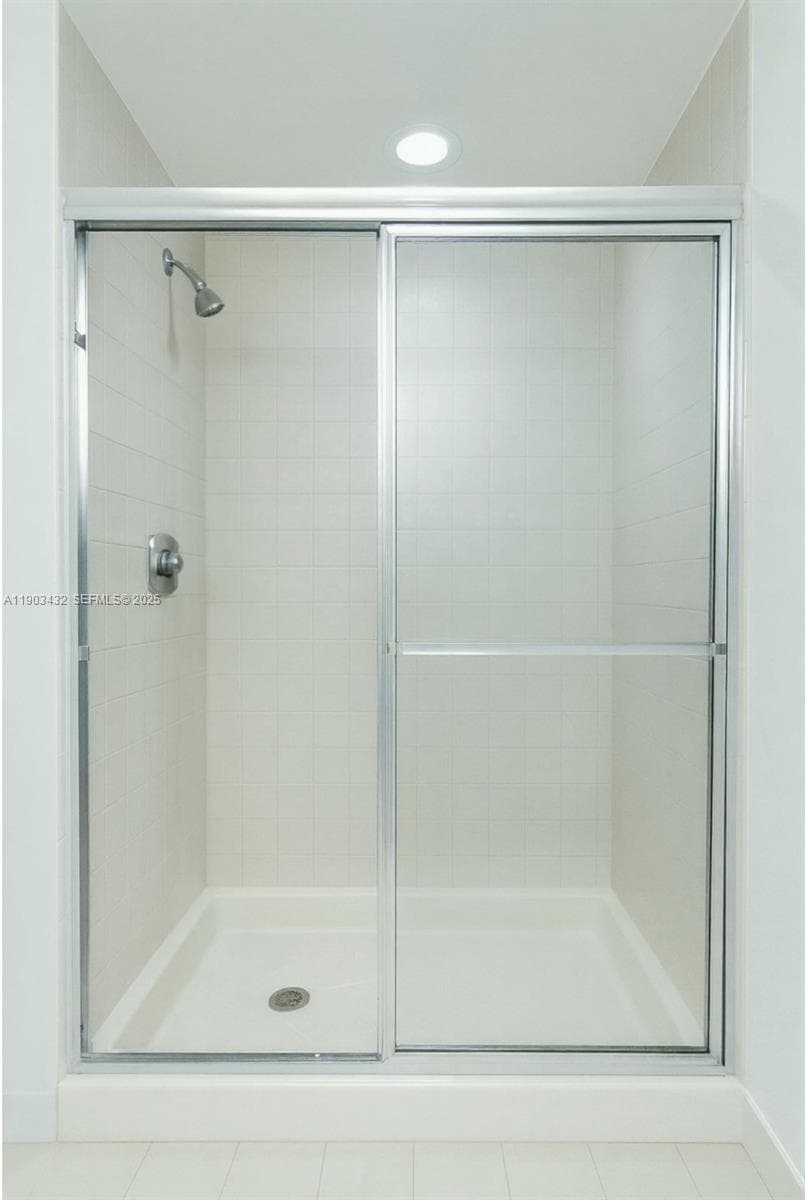 3610 Yacht Club Dr, Aventura FL 33180 — 32