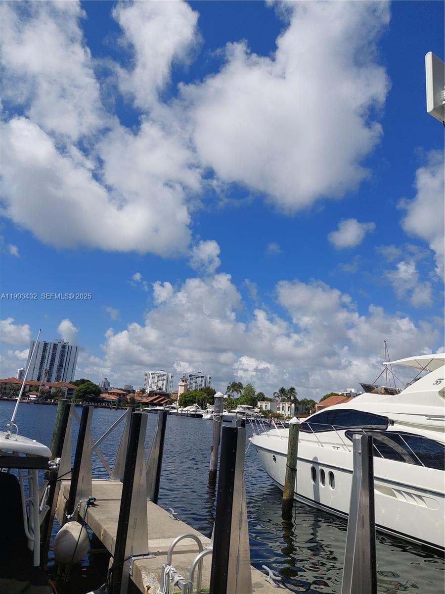3610 Yacht Club Dr, Aventura FL 33180 — 14