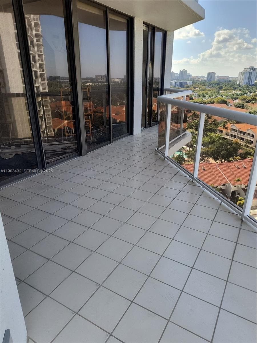 3610 Yacht Club Dr, Aventura FL 33180 — 40