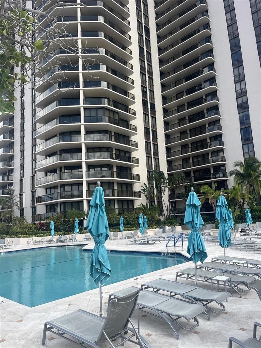 19667 Turnberry Way # 4J, Miami FL 33180 — 14