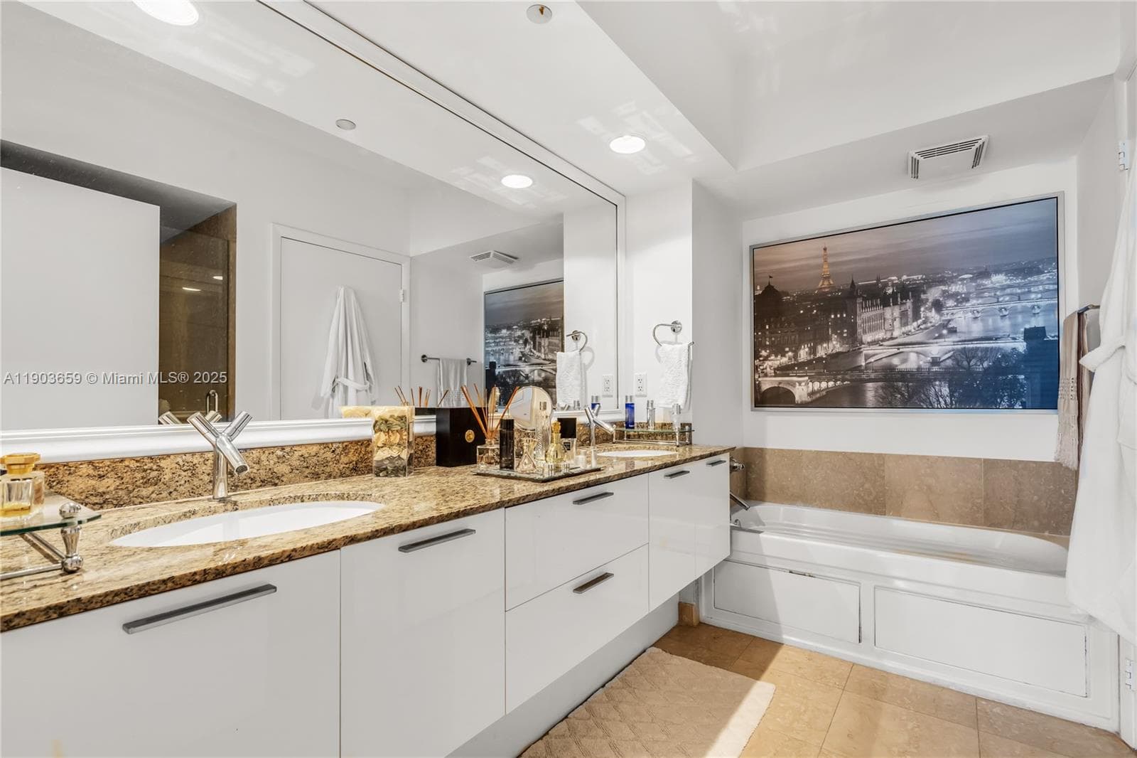 400 Alton Rd # 2409, Miami Beach FL 33139 — 32