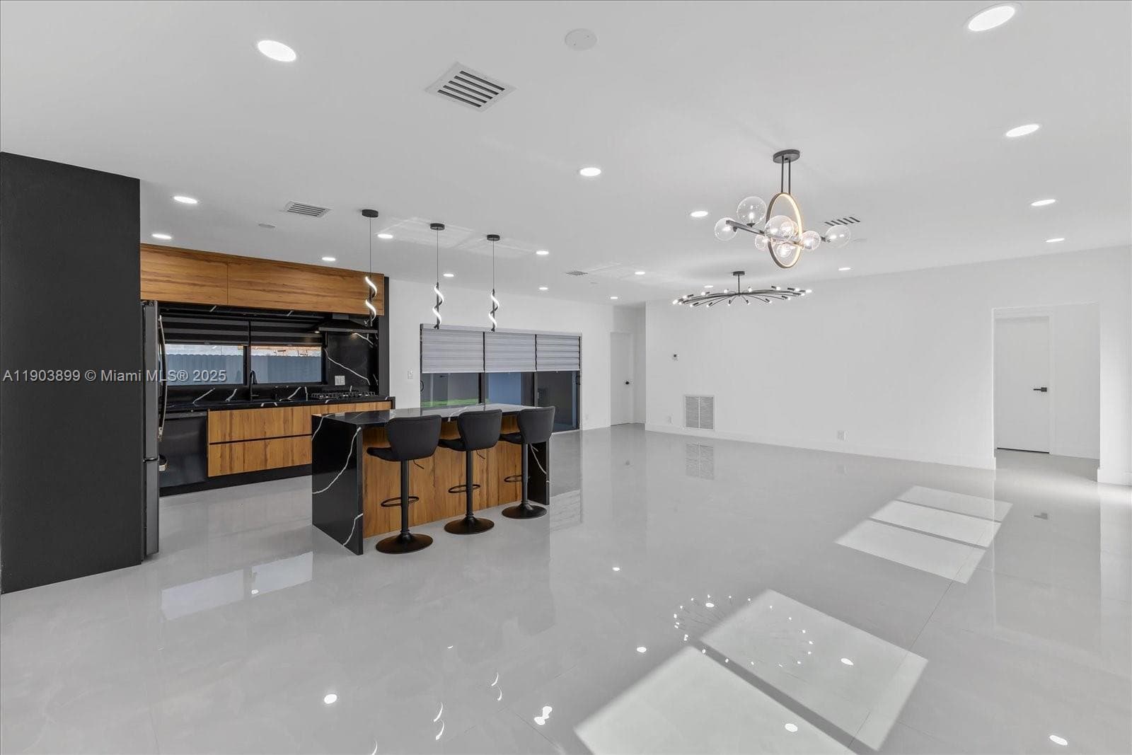 19511 NE 18th Pl # 0, Miami FL 33179 — 33