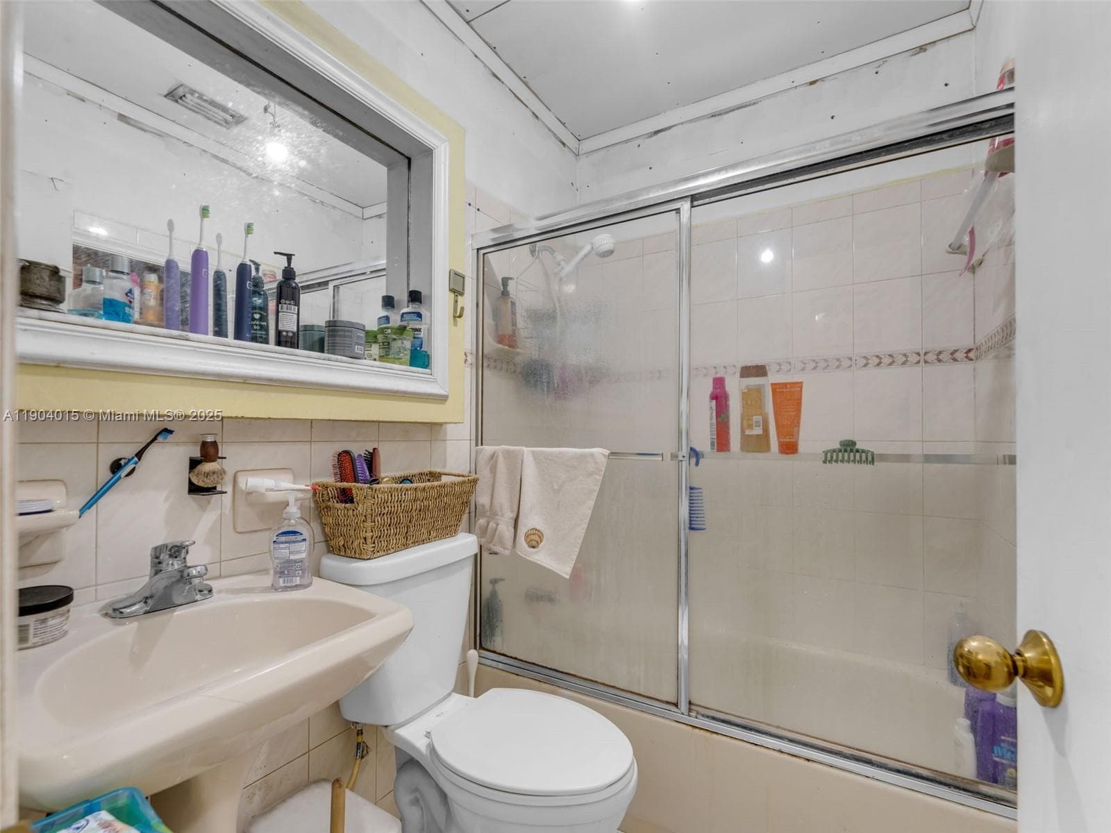 520 NW 32nd Pl, Miami FL 33125 — 55