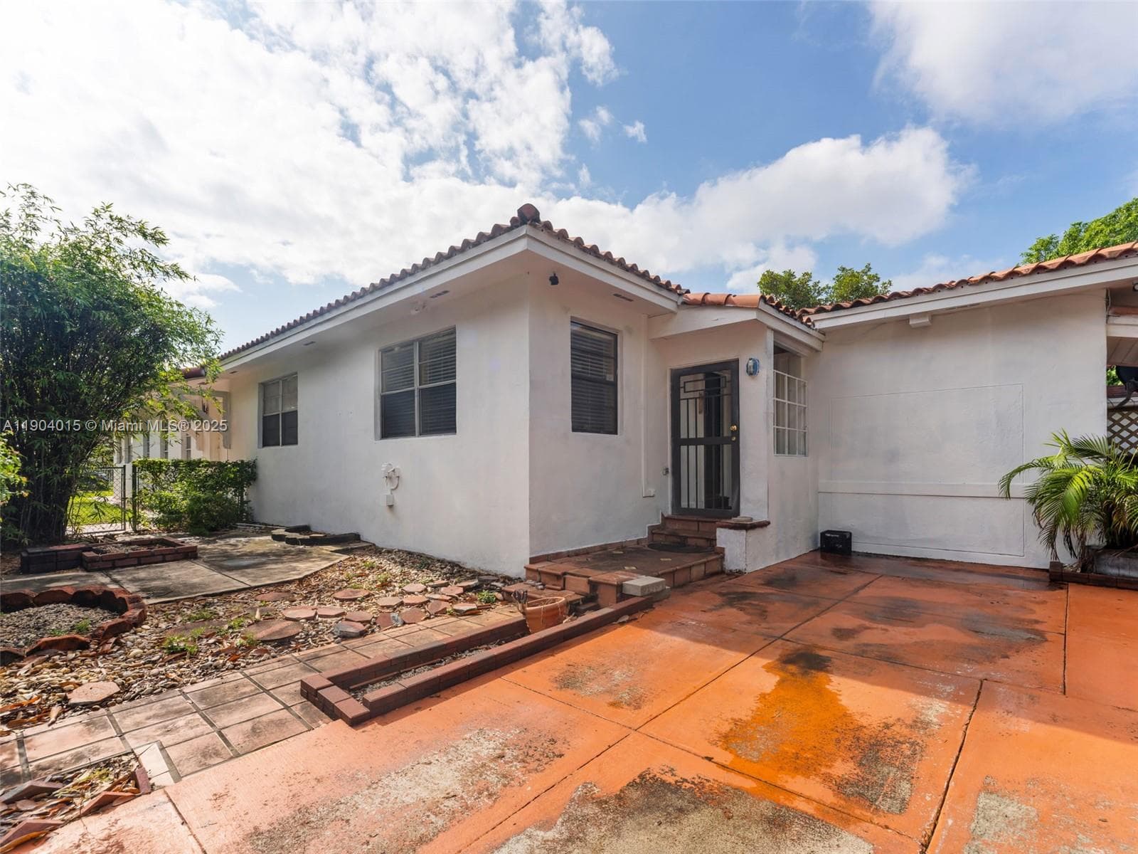 520 NW 32nd Pl, Miami FL 33125 — 68