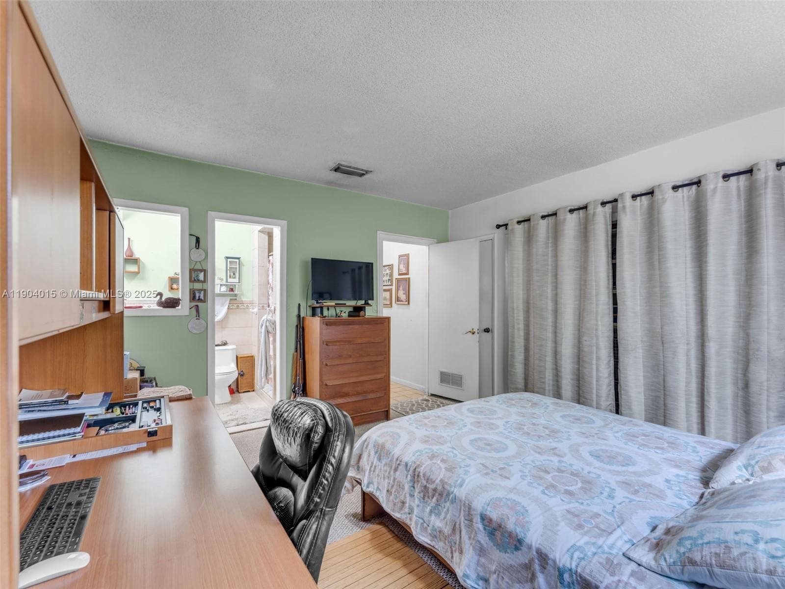 520 NW 32nd Pl, Miami FL 33125 — 60