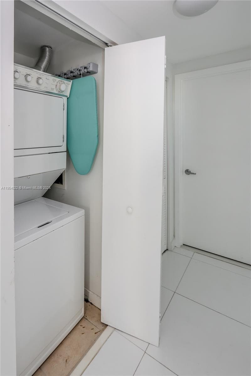 325 S Biscayne Blvd # 1722, Miami FL 33131 — 10