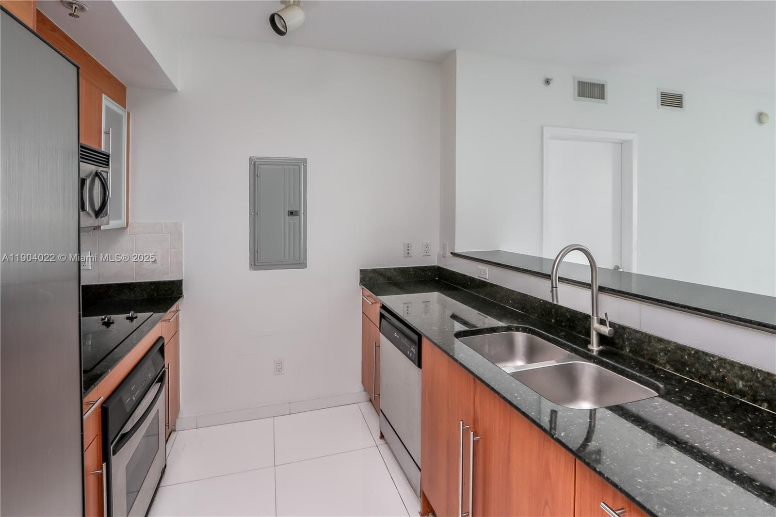 325 S Biscayne Blvd # 1722, Miami FL 33131 — 18