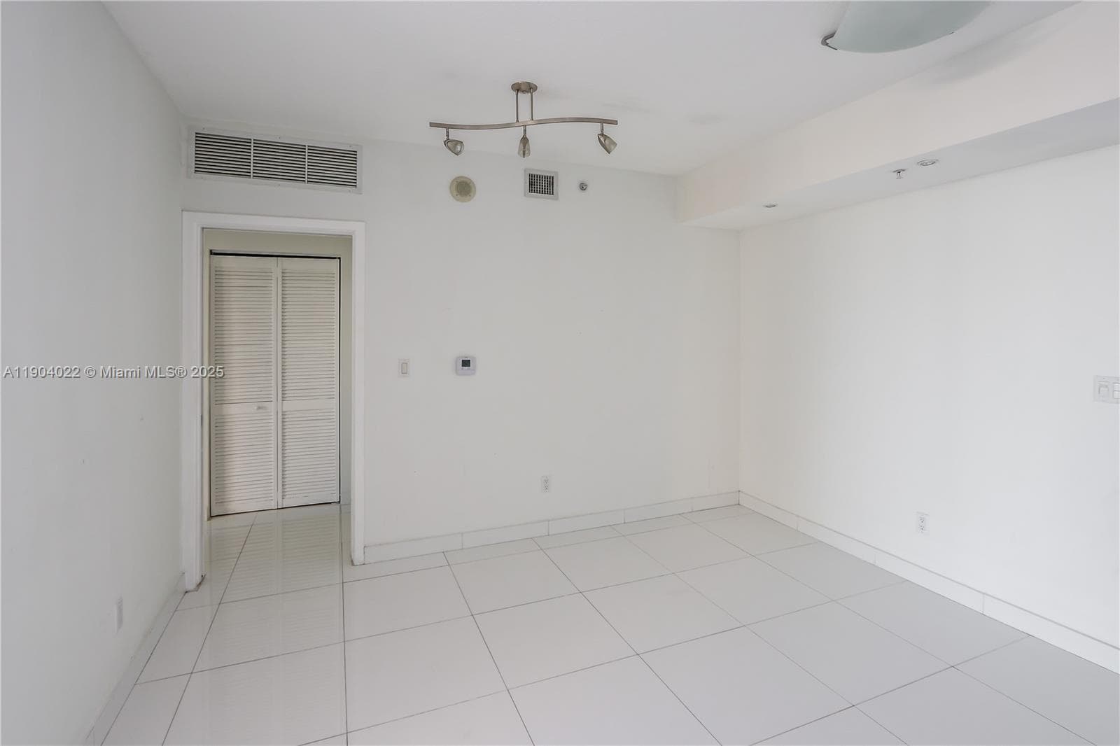 325 S Biscayne Blvd # 1722, Miami FL 33131 — 15
