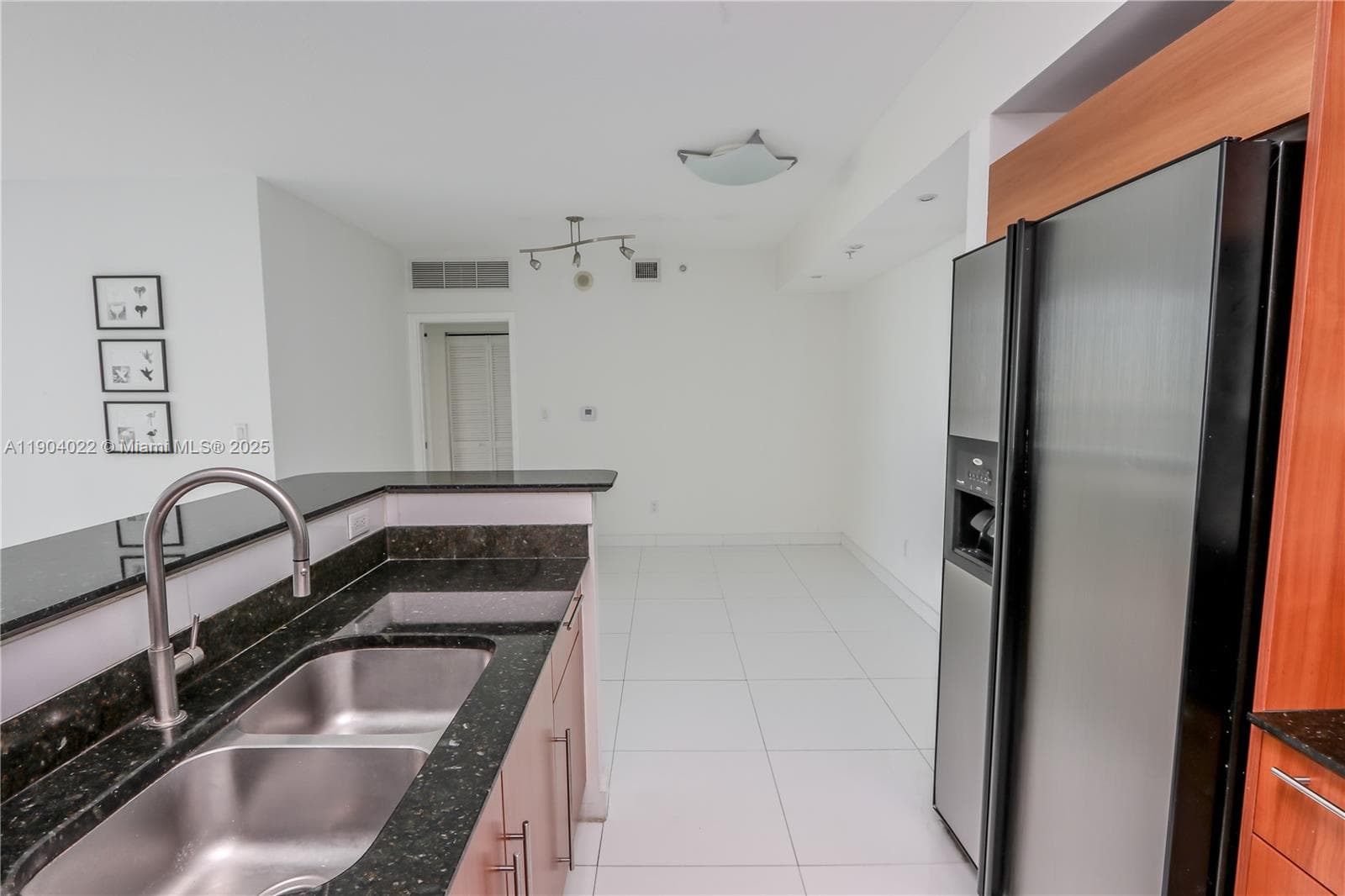 325 S Biscayne Blvd # 1722, Miami FL 33131 — 19