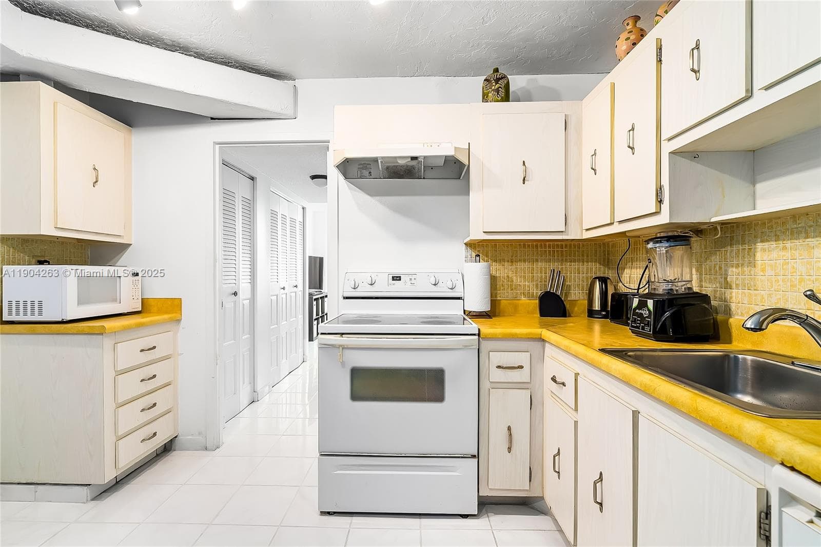 301 174th St # 2208, Sunny Isles Beach FL 33160 — 17