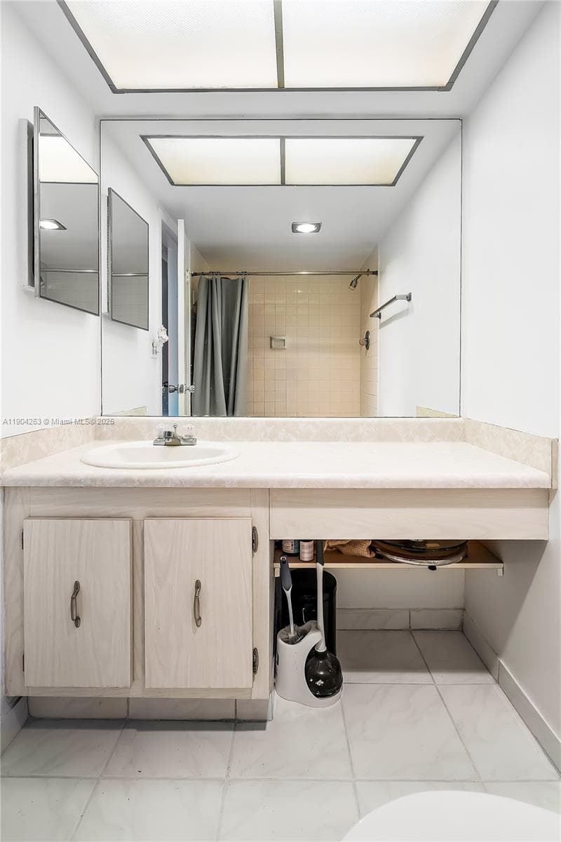 301 174th St # 2208, Sunny Isles Beach FL 33160 — 26