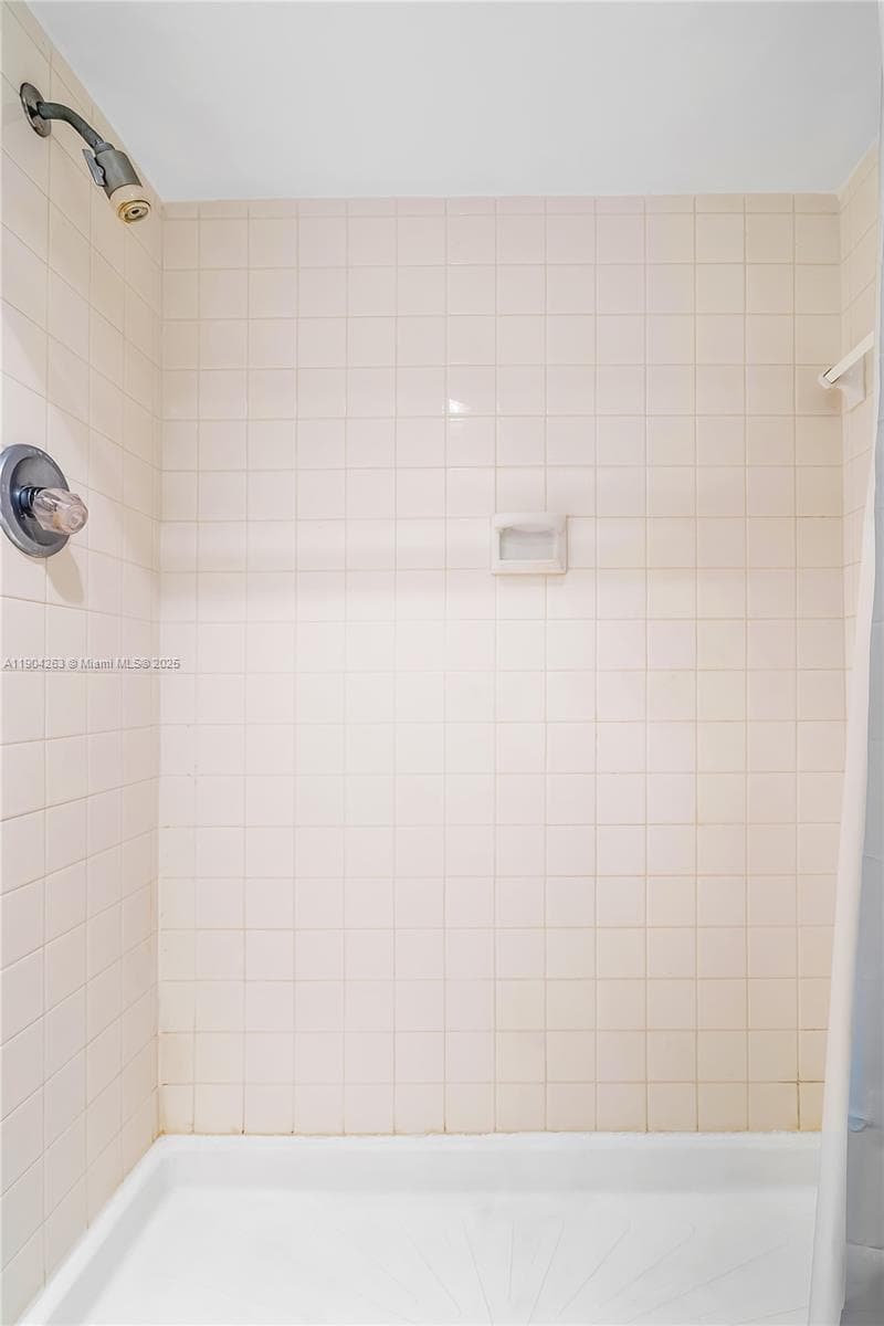 301 174th St # 2208, Sunny Isles Beach FL 33160 — 35