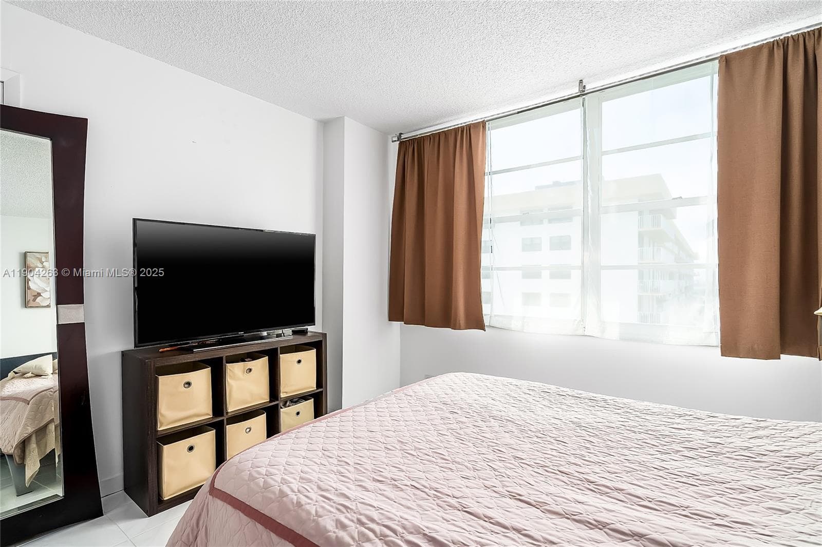 301 174th St # 2208, Sunny Isles Beach FL 33160 — 25