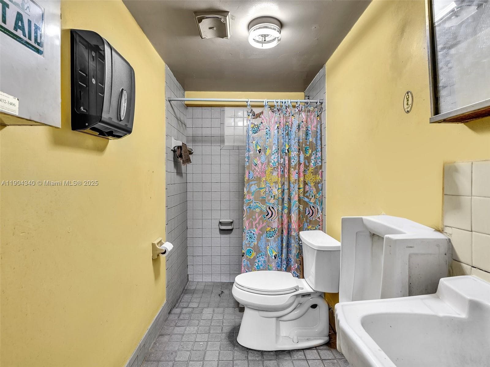 2112 NW 36th St, Miami FL 33142 — 21