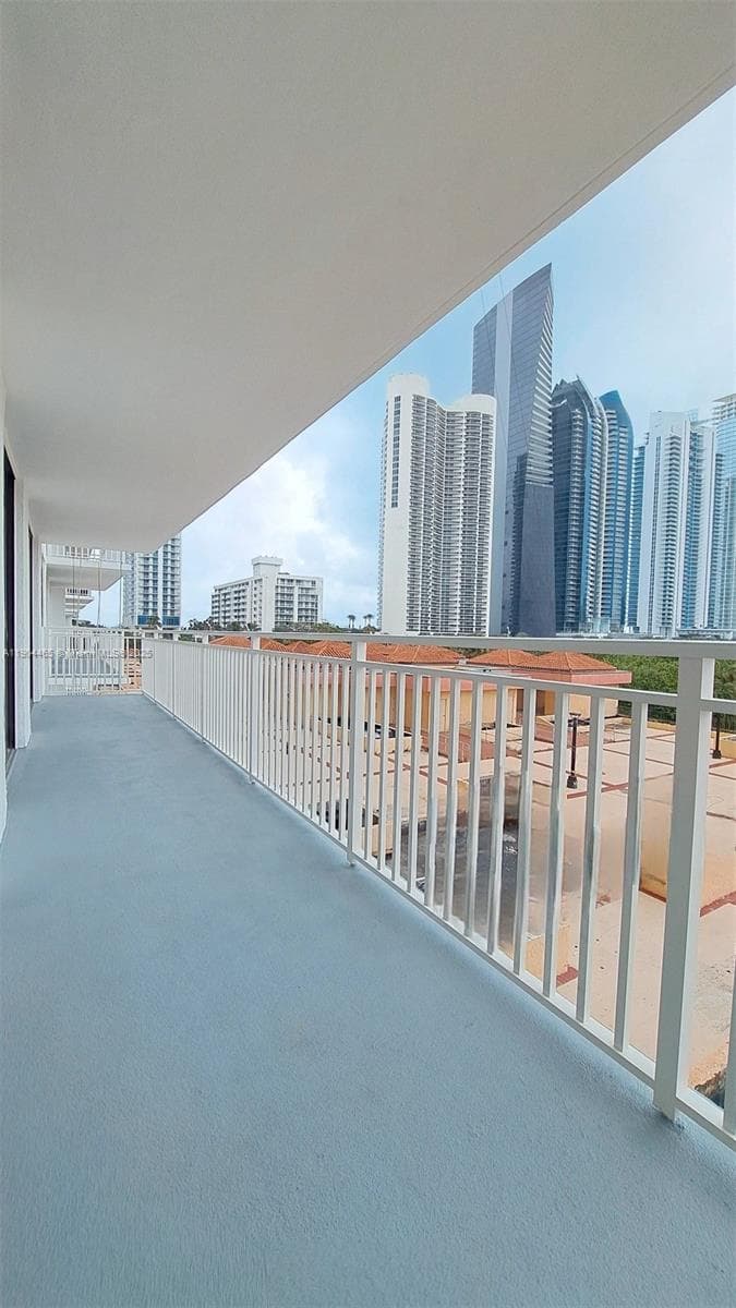 Winston Towers 600 Condo, Sunny Isles Beach, FL — 2