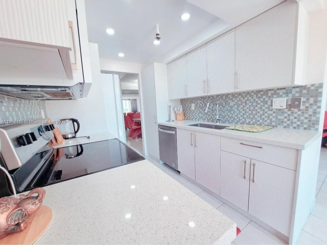 Winston Towers 600 Condo, Sunny Isles Beach, FL — 5