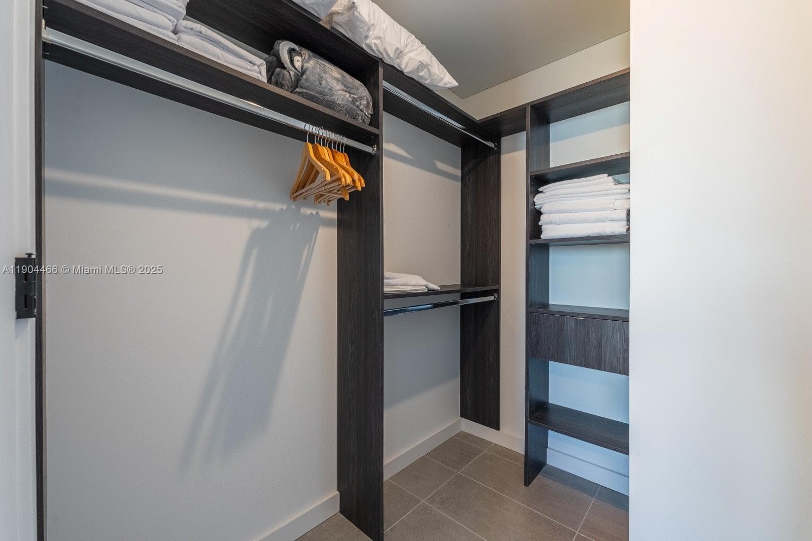 227 NE 2nd St # 3104, Miami FL 33132 — 13