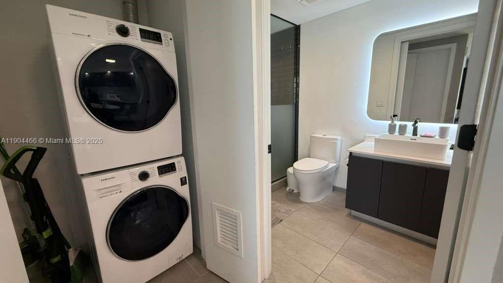 227 NE 2nd St # 3104, Miami FL 33132 — 12