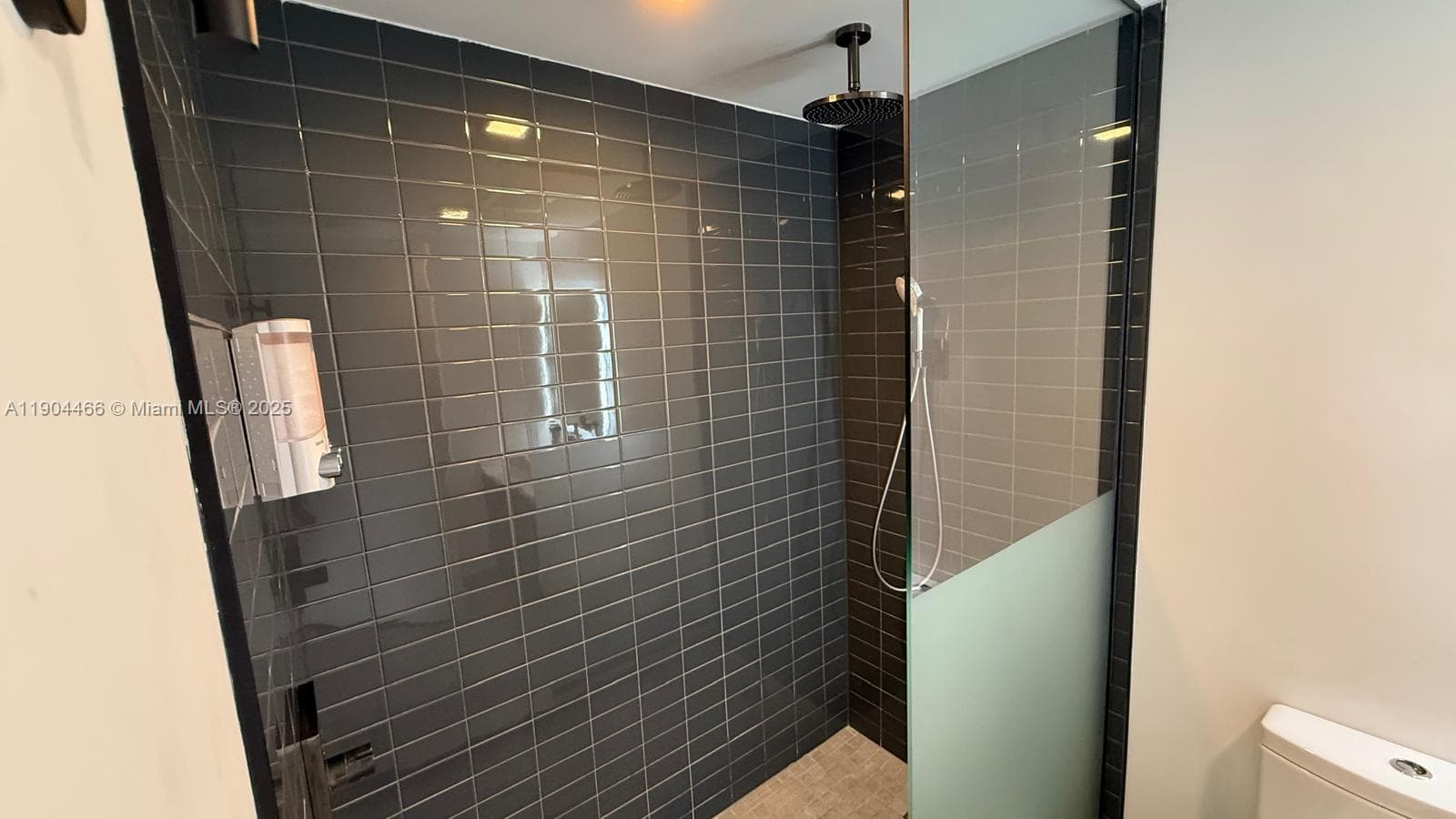 227 NE 2nd St # 3104, Miami FL 33132 — 14