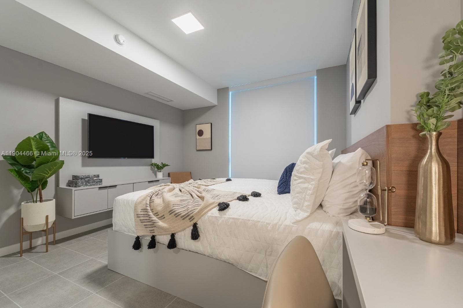 227 NE 2nd St # 3104, Miami FL 33132 — 15