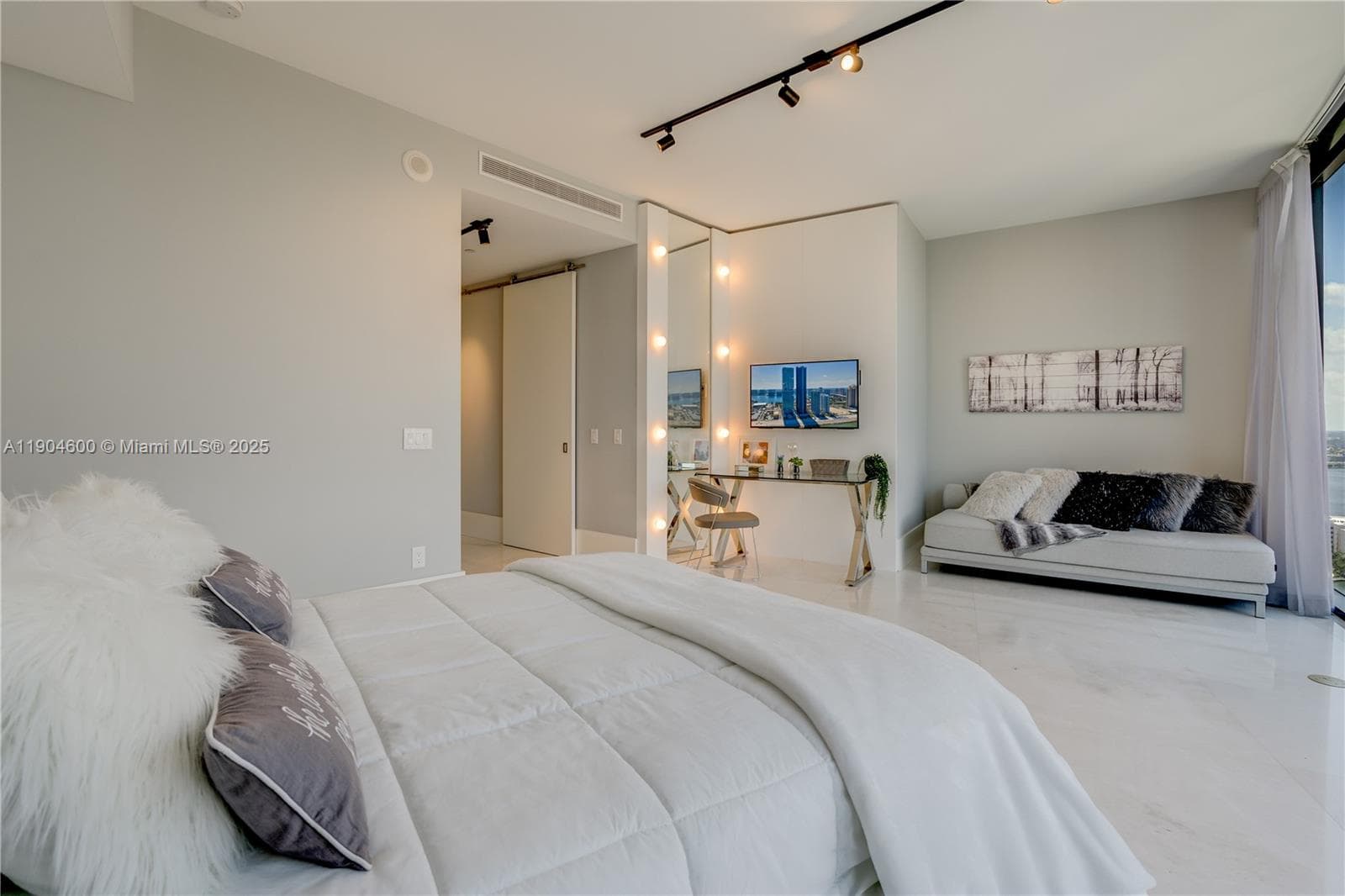 18555 Collins Ave # 2403, Sunny Isles Beach FL 33160 — 22