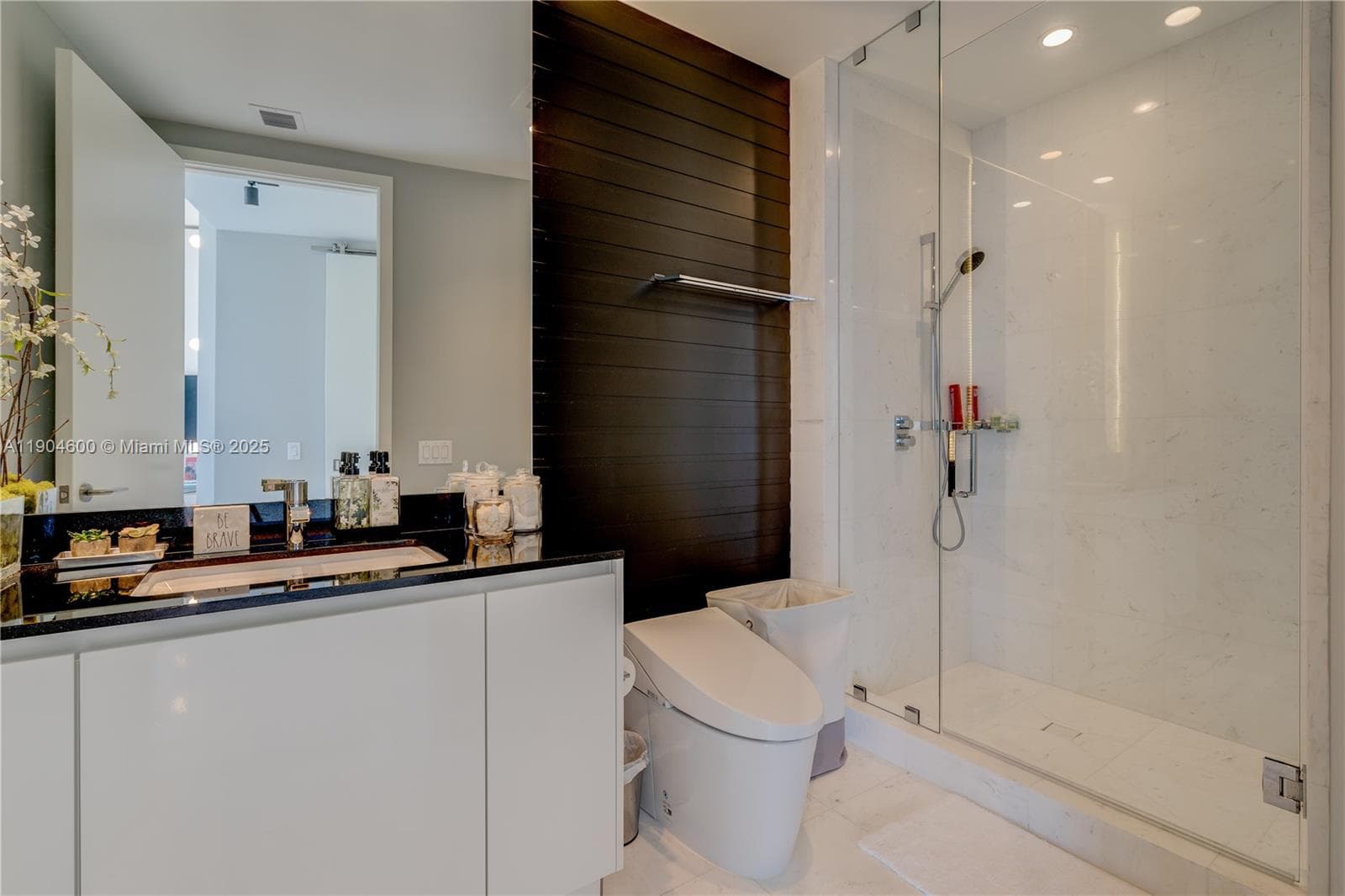 18555 Collins Ave # 2403, Sunny Isles Beach FL 33160 — 20