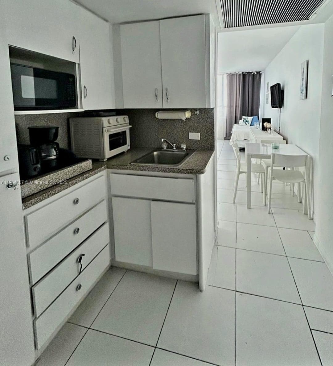 5445 Collins Ave # 617, Miami Beach FL 33140 — 5