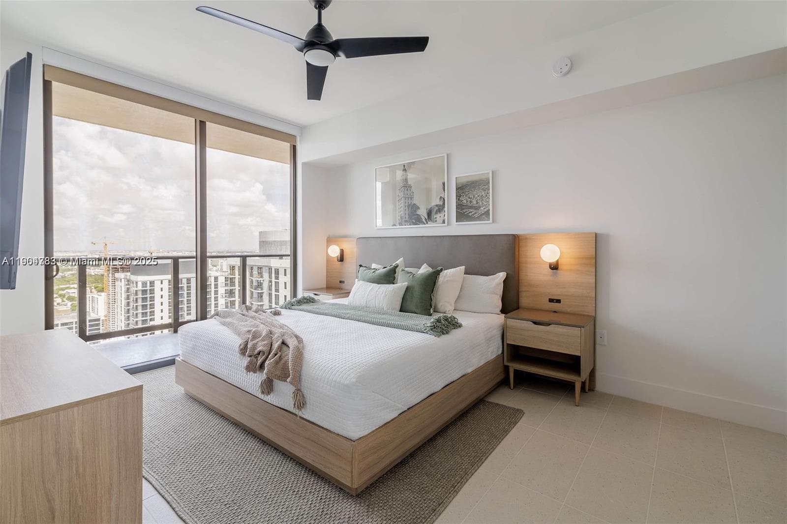 159 NE 6th St # 3404, Miami FL 33132 — 17