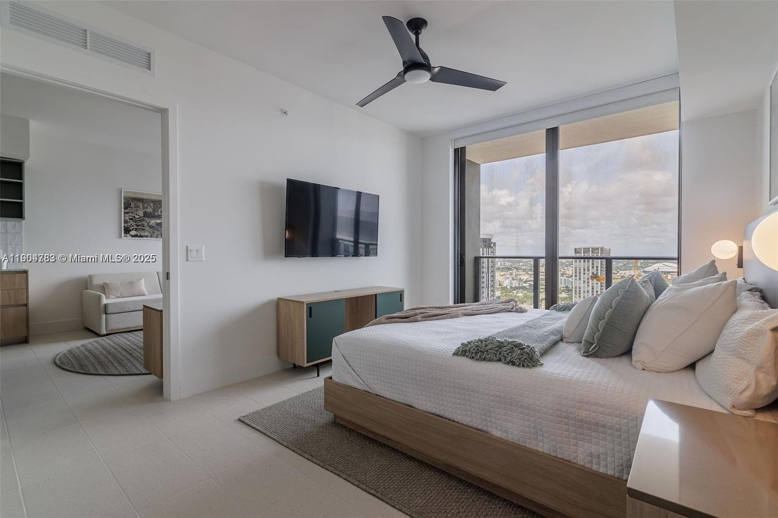 159 NE 6th St # 3404, Miami FL 33132 — 18