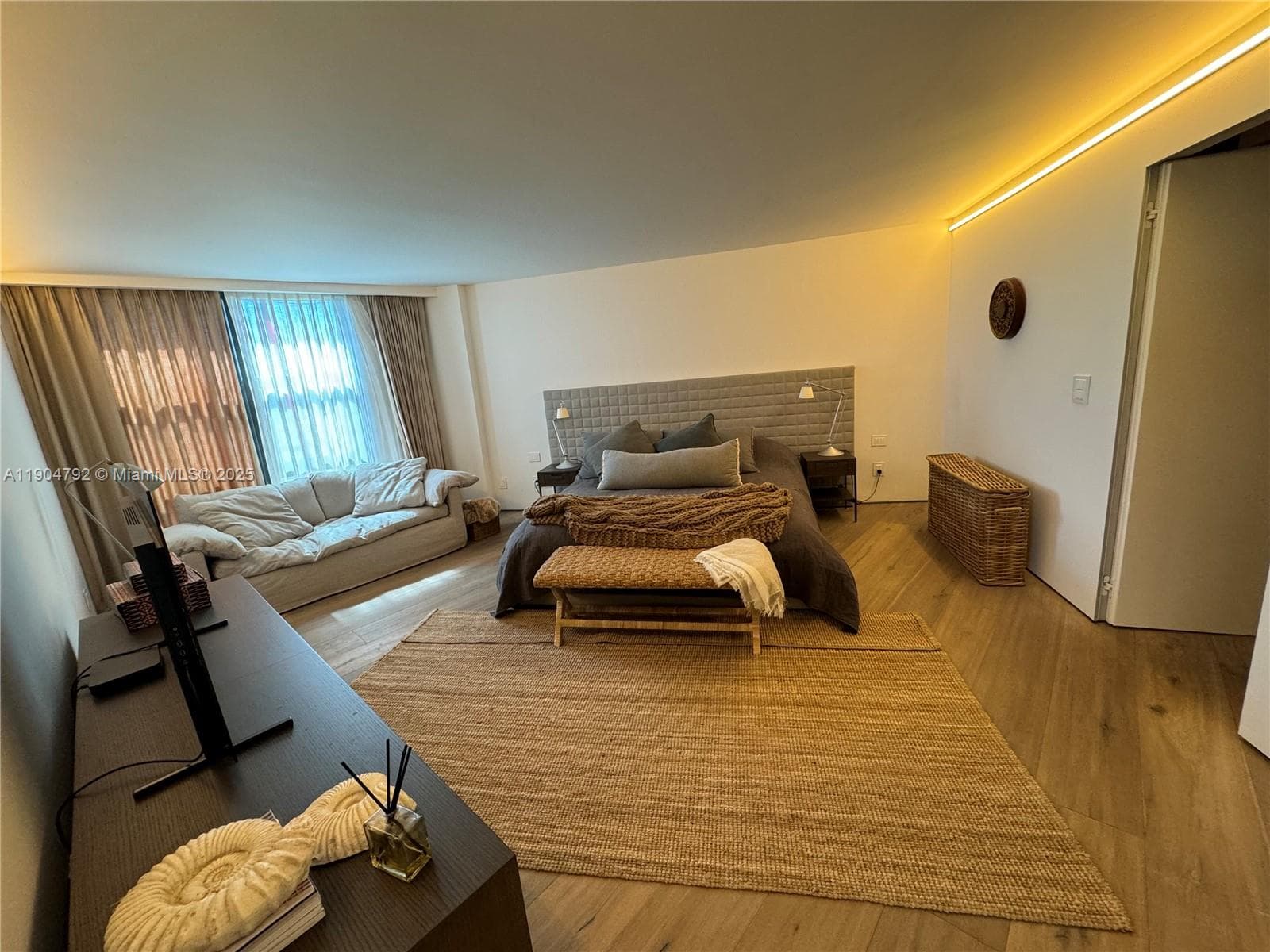 1121 Crandon Blvd # D608, Key Biscayne FL 33149 — 18