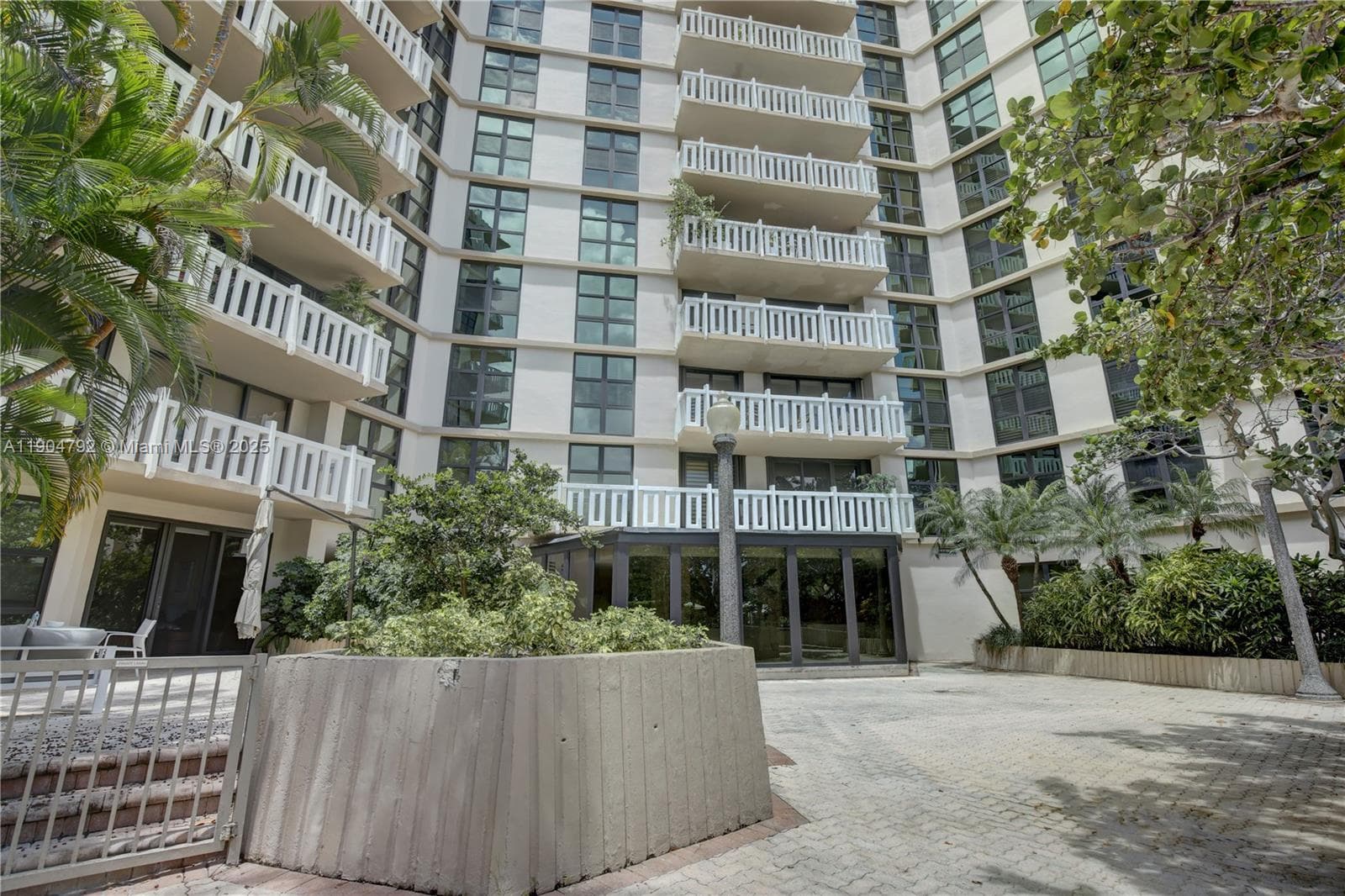 1121 Crandon Blvd # D608, Key Biscayne FL 33149 — 35