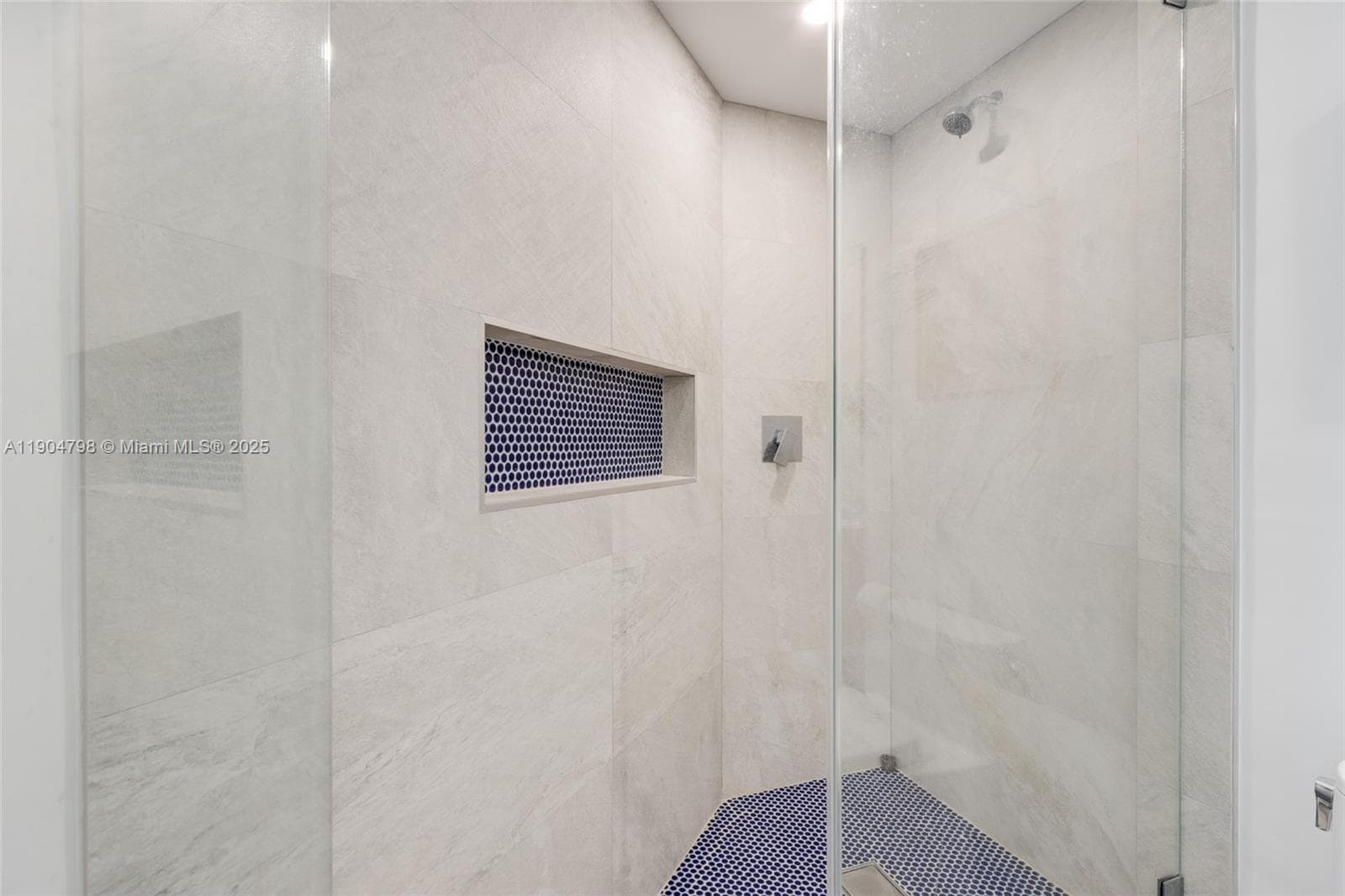 3370 Hidden Bay Dr # 303, Aventura FL 33180 — 35