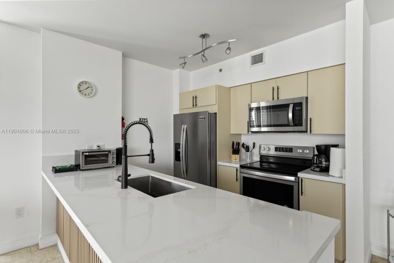 17555 Atlantic Blvd, Sunny Isles Beach FL 33160 — 2