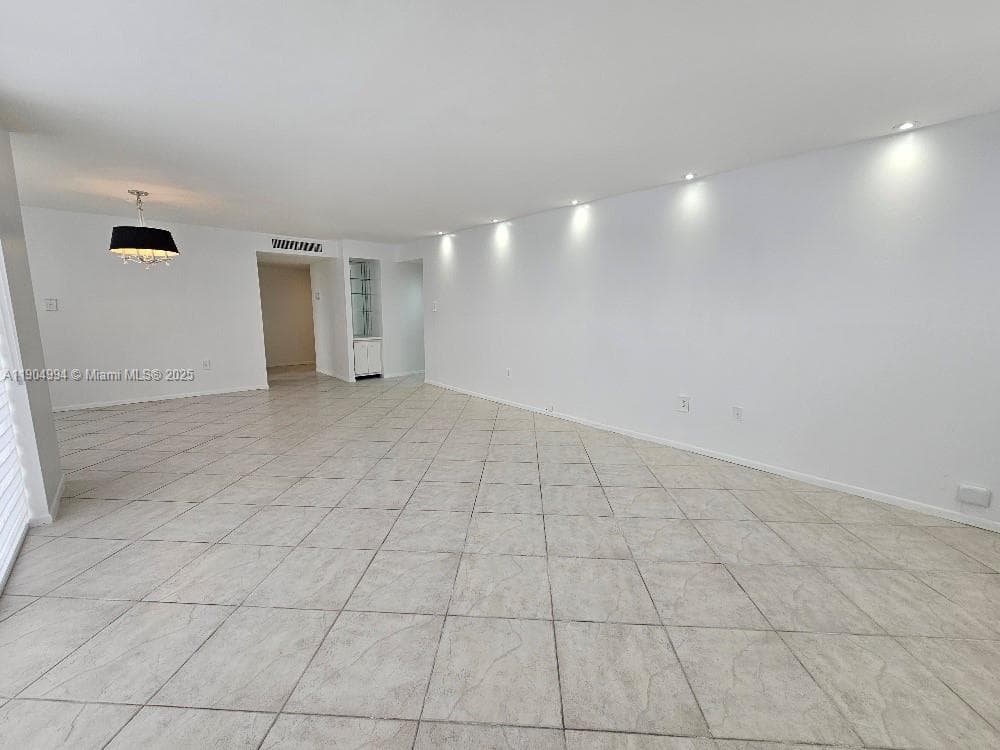 18041 Biscayne Blvd # 204, Aventura FL 33160 — 12
