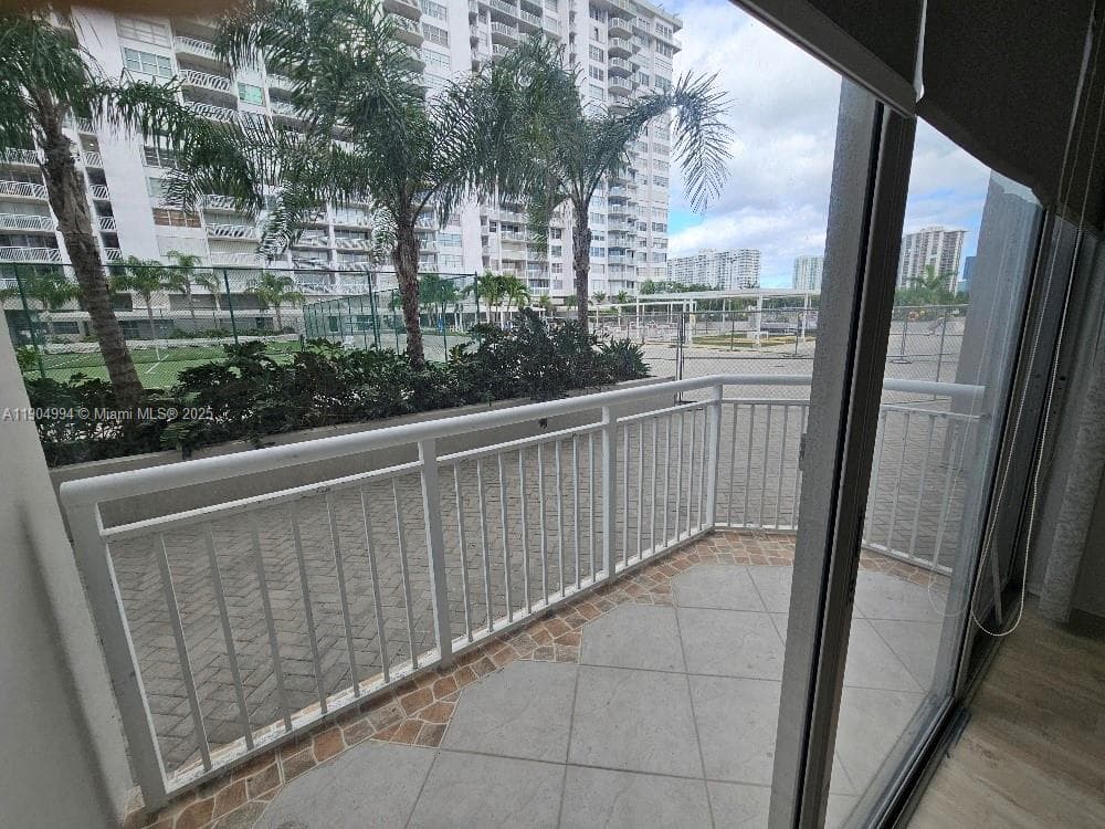 18041 Biscayne Blvd # 204, Aventura FL 33160 — 26