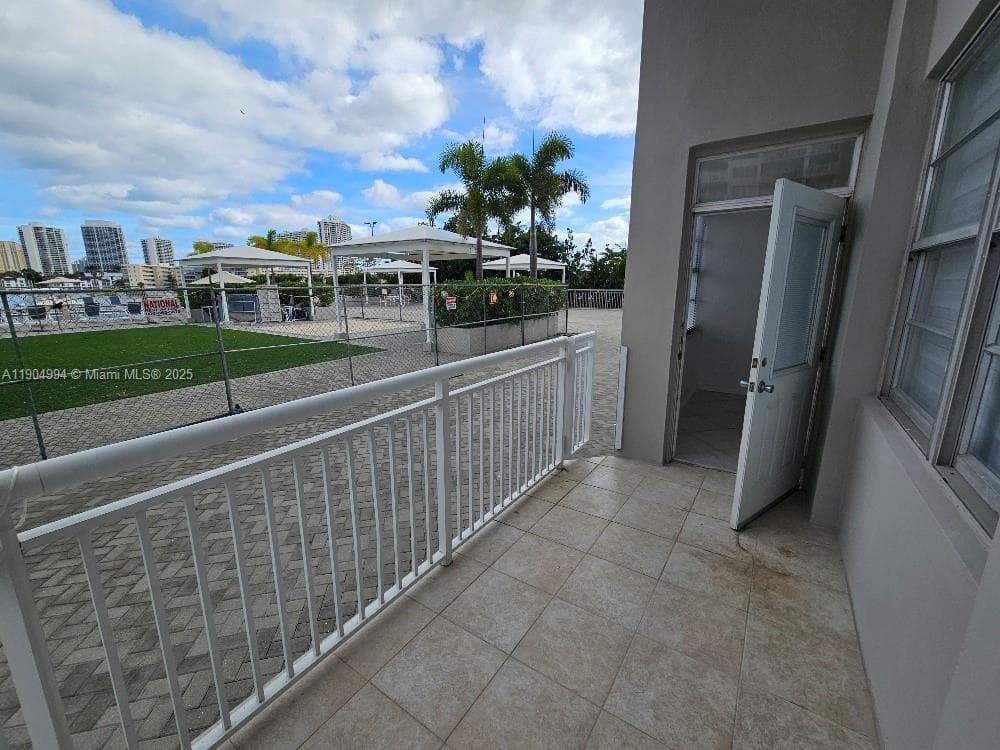 18041 Biscayne Blvd # 204, Aventura FL 33160 — 28
