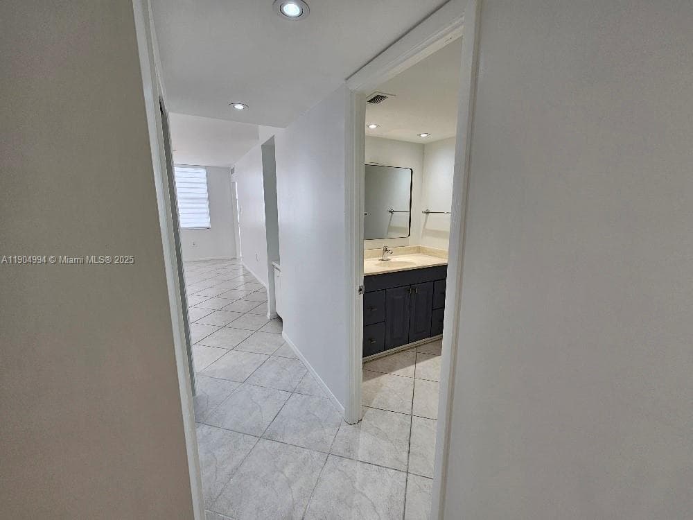 18041 Biscayne Blvd # 204, Aventura FL 33160 — 20