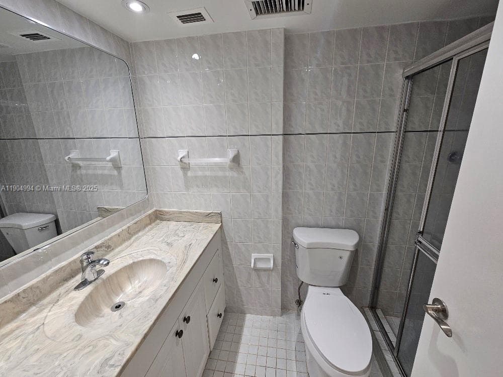 18041 Biscayne Blvd # 204, Aventura FL 33160 — 24