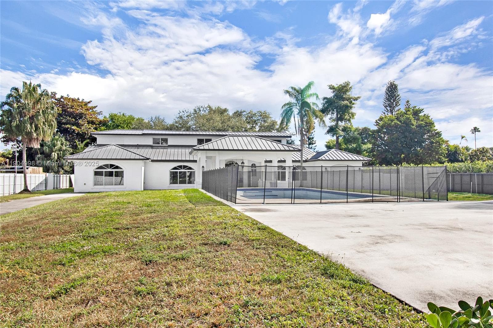 425 SW 129th Ave, Miami FL 33184 — 3