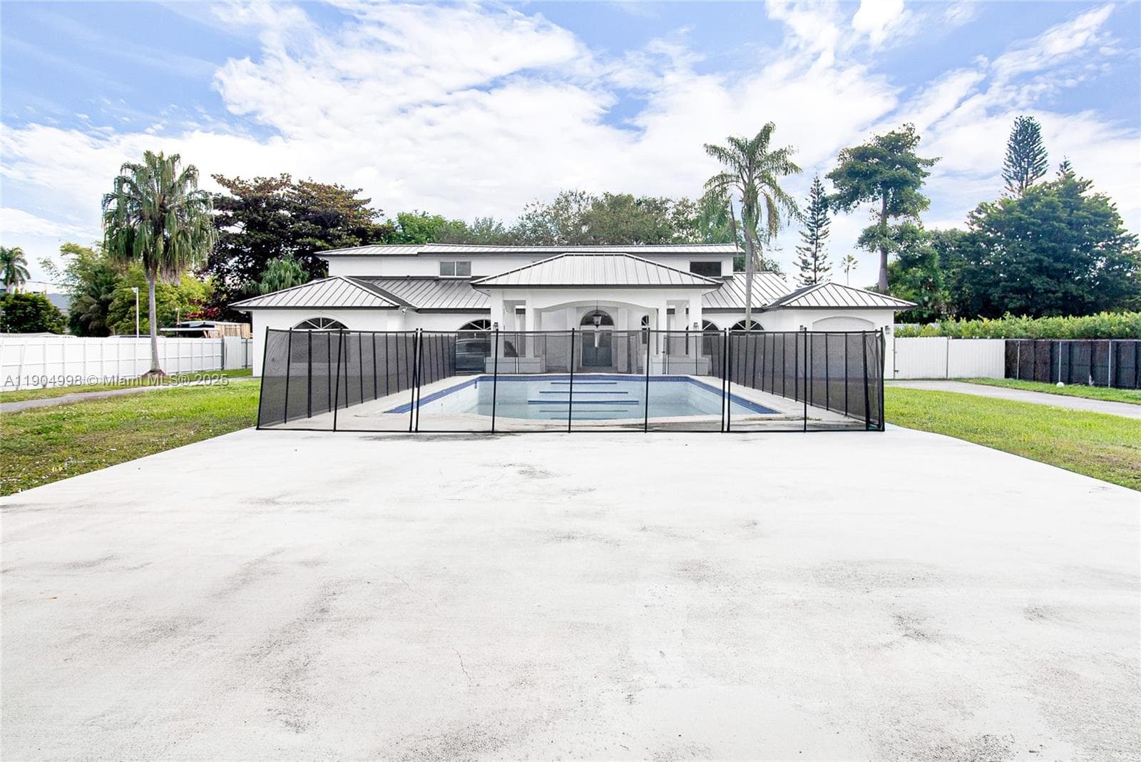 425 SW 129th Ave, Miami FL 33184 — 1