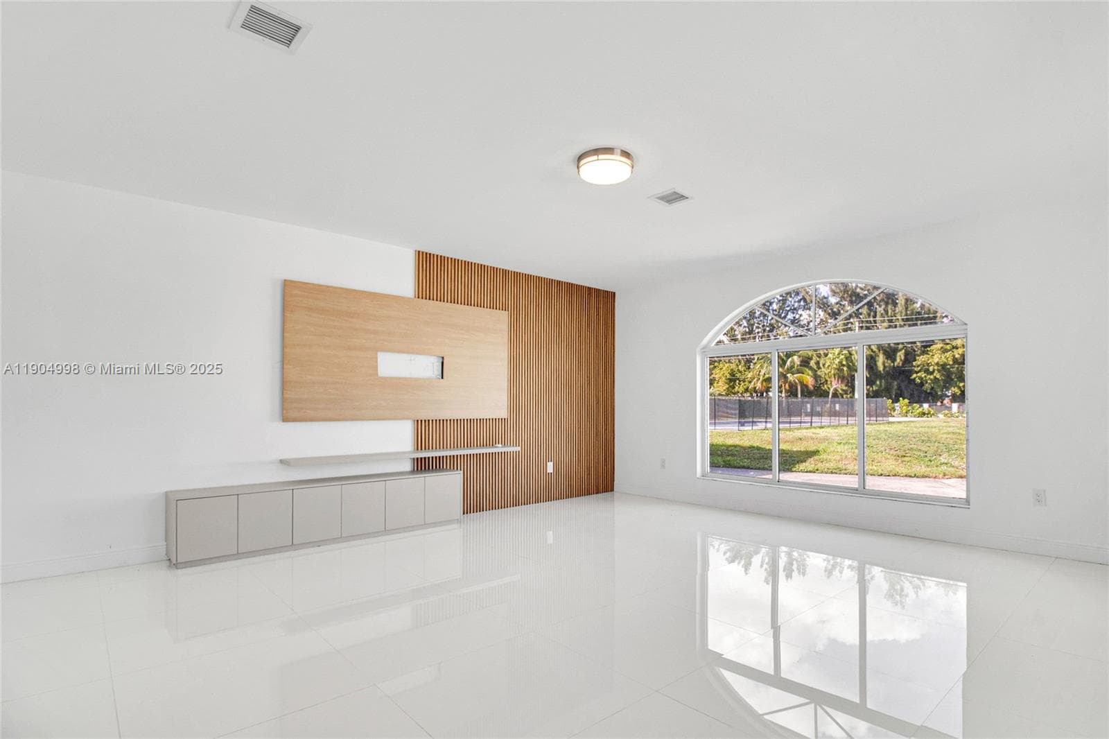 425 SW 129th Ave, Miami FL 33184 — 5