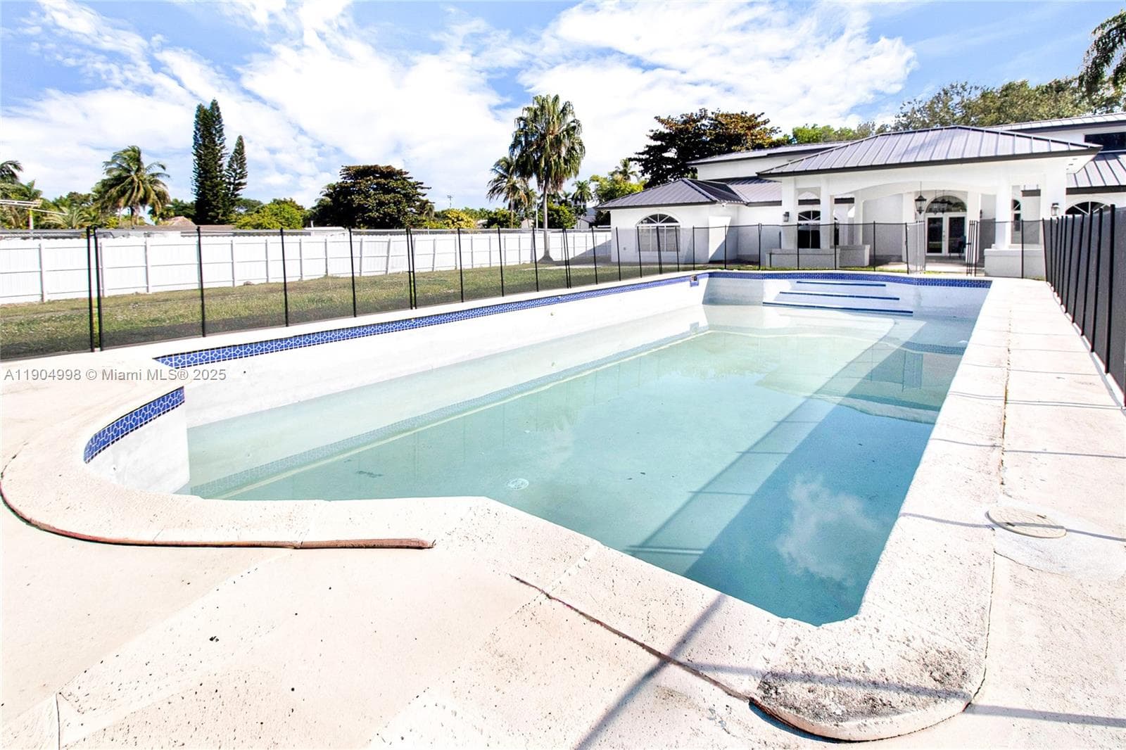 425 SW 129th Ave, Miami FL 33184 — 4