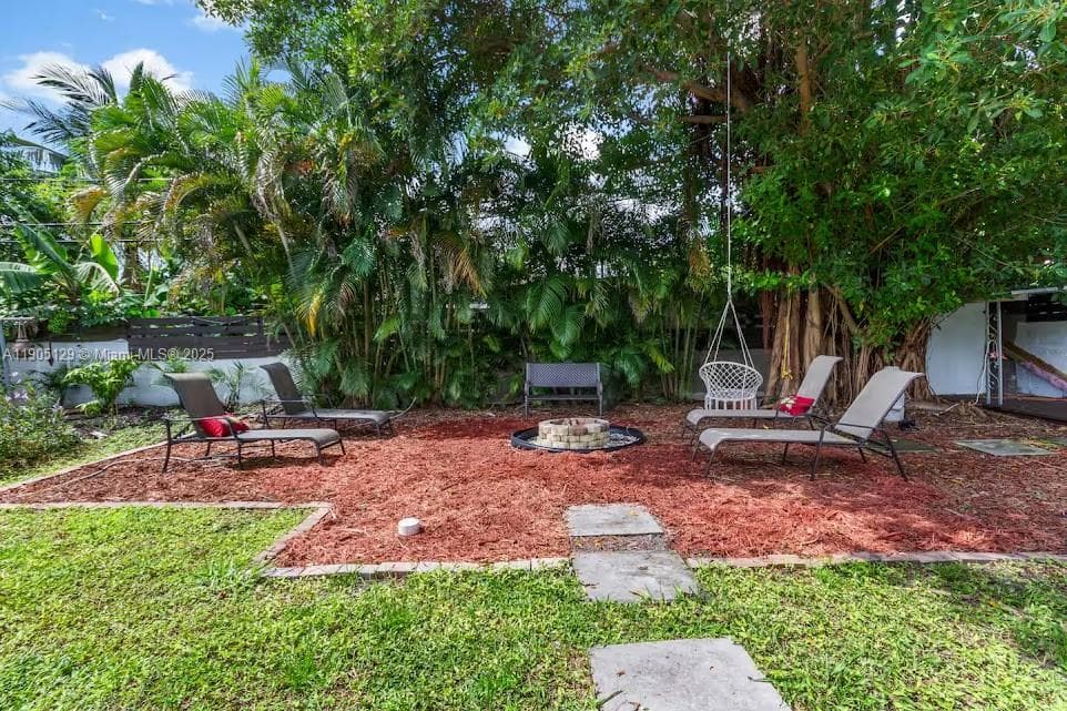 402 NW 102nd St, Miami FL 33150 — 2