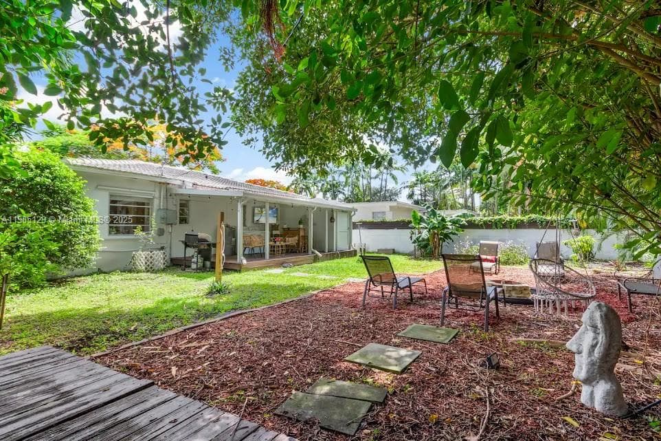 402 NW 102nd St, Miami FL 33150 — 10